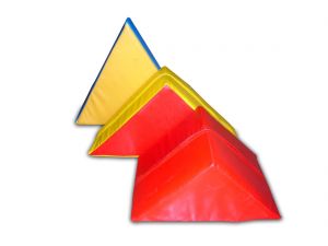 Треугольник 50х50х50х6( поролон, винилискожа)